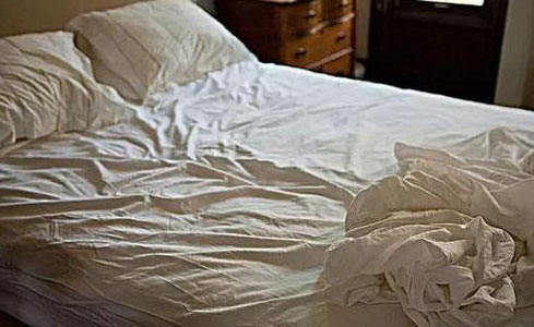 酒店白色床单要用增白洗衣粉洗涤